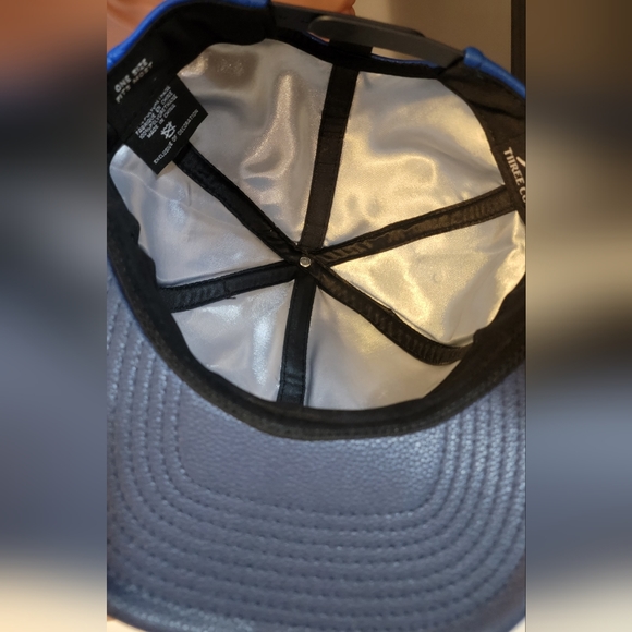 BNWOT 3 Commas Snapback Hat - Picture 3 of 6